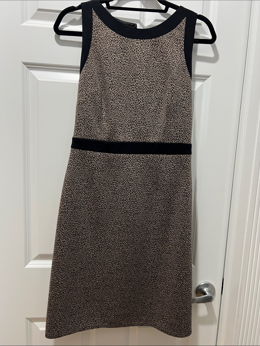 Tahari Beige and Black Sleeveless Midi Dress